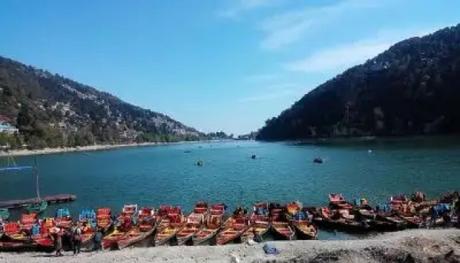 Enjoy boat ride in Nainital with your family and friends which is an ideal destination for solo trips for female in India