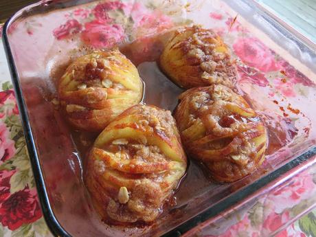 Hasselback Baked Apples