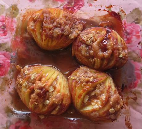 Hasselback Baked Apples