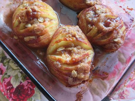 Hasselback Baked Apples