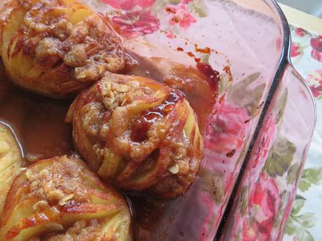 Hasselback Baked Apples