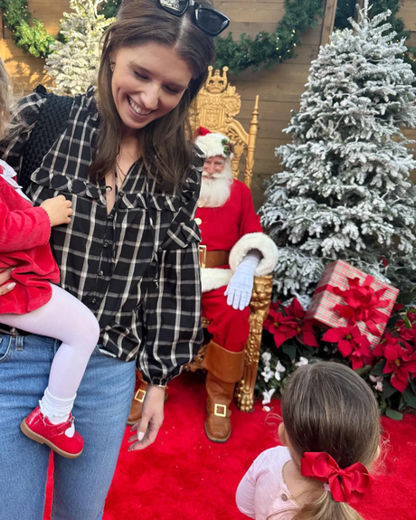 Stars' Kids Delight in Santa Encounters 18 Stars' Kids Delight in Santa Encounters