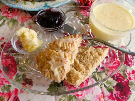 Eggnog Scones