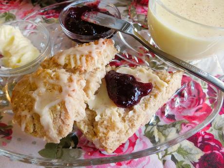 Eggnog Scones