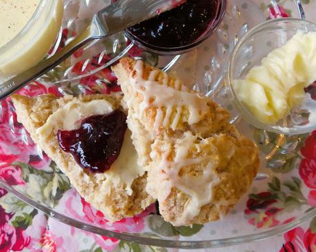 Eggnog Scones