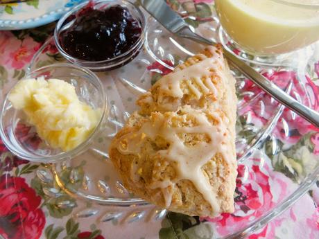 Eggnog Scones