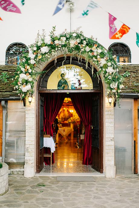 Lovely summer wedding in Ioannina with pretty flowers | Florenia & Evangelos lovely-summer-wedding-ioannina-pretty-flowers_08