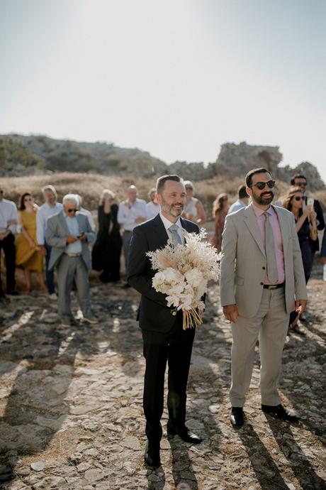 Bohemian summer wedding in Santorini with romantic details | Ioanna & Eric bohemian-summer-wedding-santorini-romantic-details_08