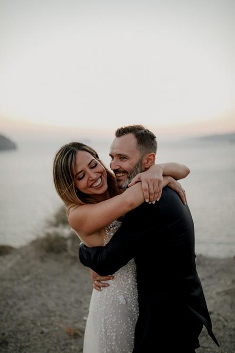 Bohemian summer wedding in Santorini with romantic details | Ioanna & Eric bohemian-summer-wedding-santorini-romantic-details_02