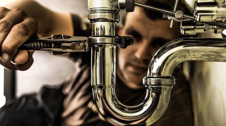 When to Call a Plumber: Common Signs of Plumbing Issues