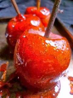 toffee apples for bonfire night (and fulfilling a childhood dream)