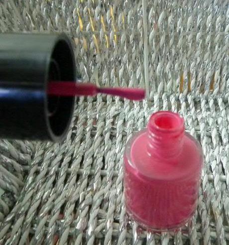  Oriflame Nail Paint in Intense Pink (23163)