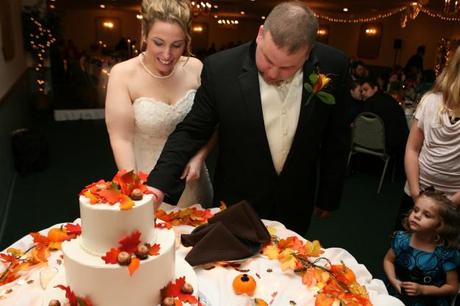 Fall theme wedding cake and table decorations