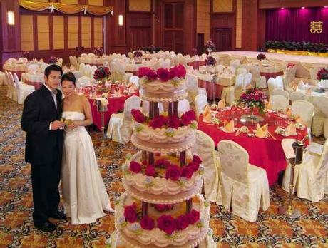 Chinese wedding with red accents