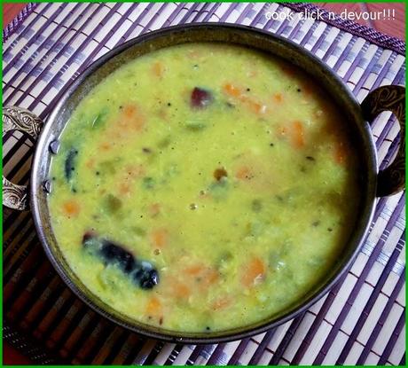 Thakkali kai kootu(Stew with green tomatoes)