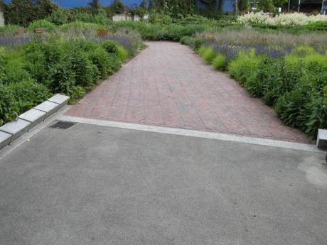 Potters Field Park, London - Brick and Resin Bound Pavings