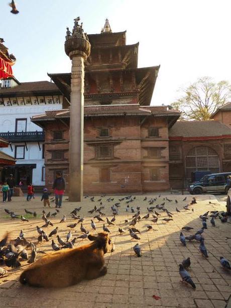 PC220420 カトマンズ,荘厳な遺跡と雑踏と / Kathmandu, Solemn remains and crowds