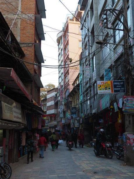 PC220441 カトマンズ,荘厳な遺跡と雑踏と / Kathmandu, Solemn remains and crowds