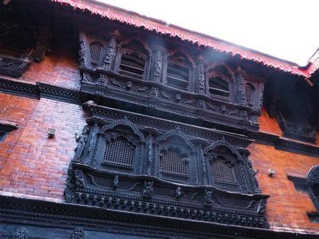 PC220378 カトマンズ,荘厳な遺跡と雑踏と / Kathmandu, Solemn remains and crowds