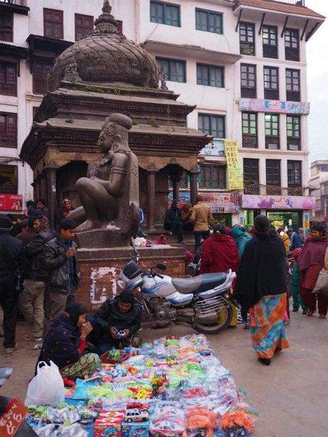 PC210035 カトマンズ,荘厳な遺跡と雑踏と / Kathmandu, Solemn remains and crowds