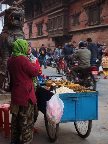 PC210019 カトマンズ,荘厳な遺跡と雑踏と / Kathmandu, Solemn remains and crowds
