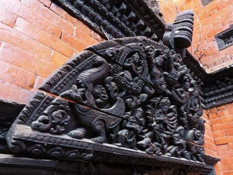 PC220374 カトマンズ,荘厳な遺跡と雑踏と / Kathmandu, Solemn remains and crowds