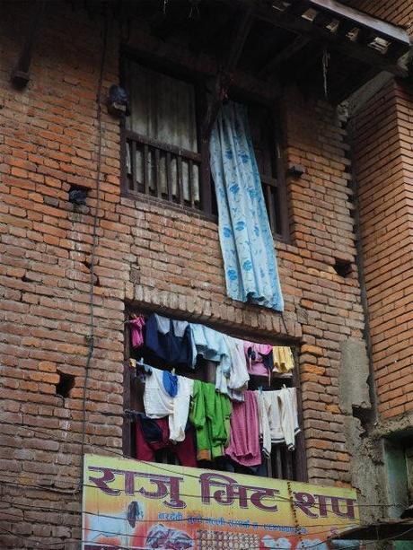 PC220438 カトマンズ,荘厳な遺跡と雑踏と / Kathmandu, Solemn remains and crowds