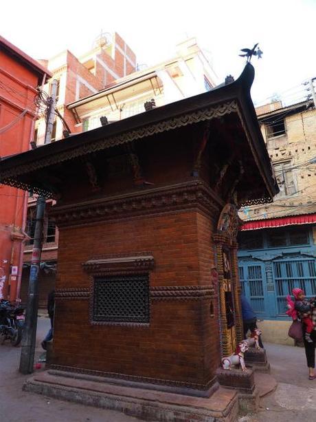 PC220429 カトマンズ,荘厳な遺跡と雑踏と / Kathmandu, Solemn remains and crowds