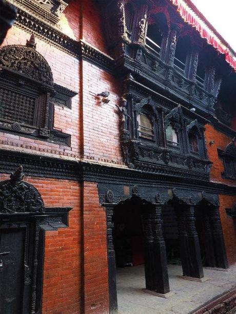 PC220373 カトマンズ,荘厳な遺跡と雑踏と / Kathmandu, Solemn remains and crowds