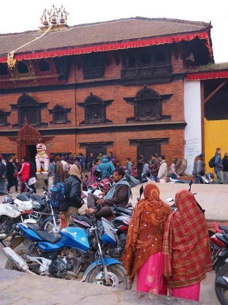 PC210030 カトマンズ,荘厳な遺跡と雑踏と / Kathmandu, Solemn remains and crowds
