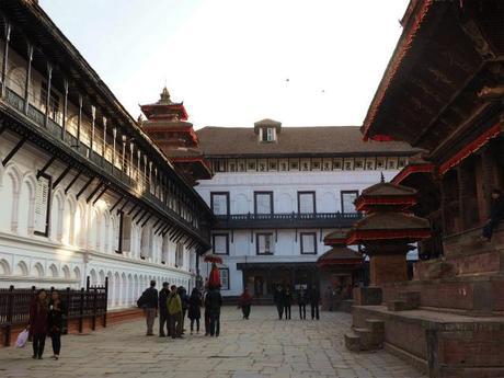 PC220413 カトマンズ,荘厳な遺跡と雑踏と / Kathmandu, Solemn remains and crowds