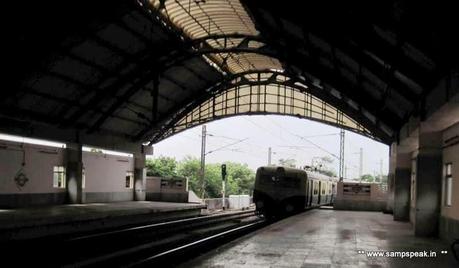 the parakkum rail aka Mass Rapid Transit system  (MRTS) - Chennai Beach to Velacherry