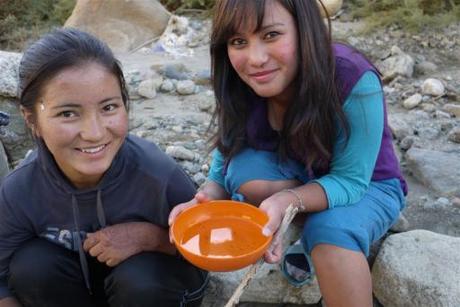 It was incredible to see the enthusiasm for this activity and what so interesting to see was that the very same macro-invertebrates are found in SA, showing the universality of this citizens science tool. 