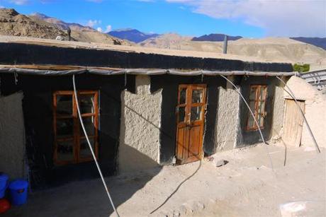 Thick walls, painted in lime and black paint to enhance heat absorbtion during the bitterly cold winters. In summer you can imagine how lovely and cool it is inside. Also notice the 'greehhouse' roll down plastic, which is newer technology used during winter to trap hear and insulate. 