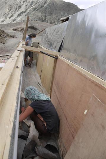 The slurry tank has a reflective over, not unlike that of a sunstove, again helping to ensure the slurry is kept warm. This will be a huge challenge in winter. Look forward to hearing more about this project. 