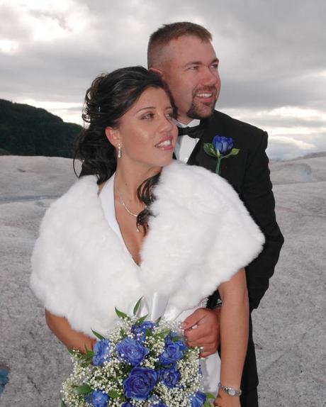 Bride wearing faux fur shoulder shrug