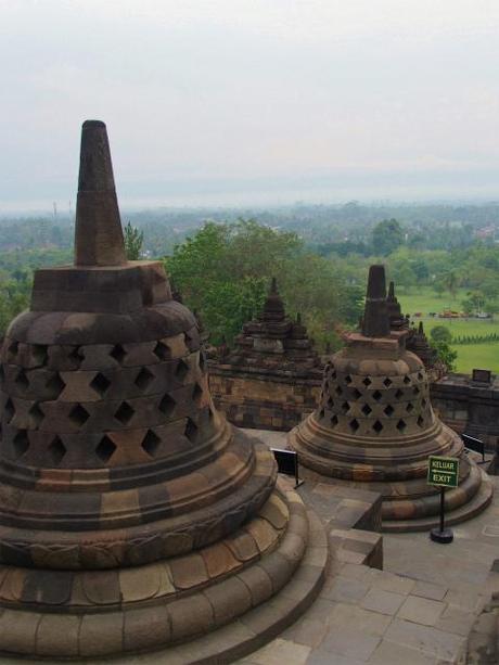 PB030037 荘厳なボロブドゥールを擁するジョグジャカルタ /  Yogyakarta, Borobudur & Prambanan