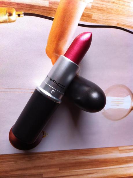 MAC Frost Lipstick New York Apple - Review, Swatches