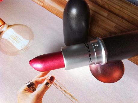 MAC Frost Lipstick New York Apple - Review, Swatches