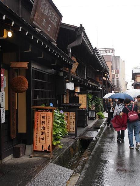 P9070010 驟雨の高山/ Takayama,in autumn rain