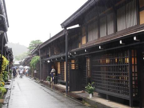 P9070036 驟雨の高山/ Takayama,in autumn rain