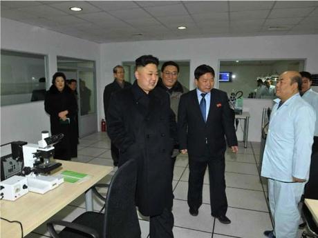 Kim Jong Un tours the State Academy of Sciences (Photo: Rodong Sinmun)