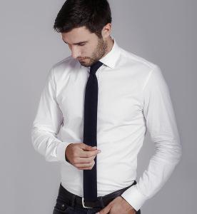 This Simon + Simon shirt is a good example of how a shirt should fit: not too tight, but not too loose. 