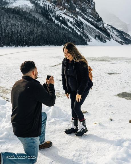 winter engagement photos guy proposes to a girl