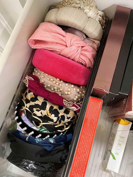 COLOR CODE YOUR CLOSET – How to Organize your Closet by Color