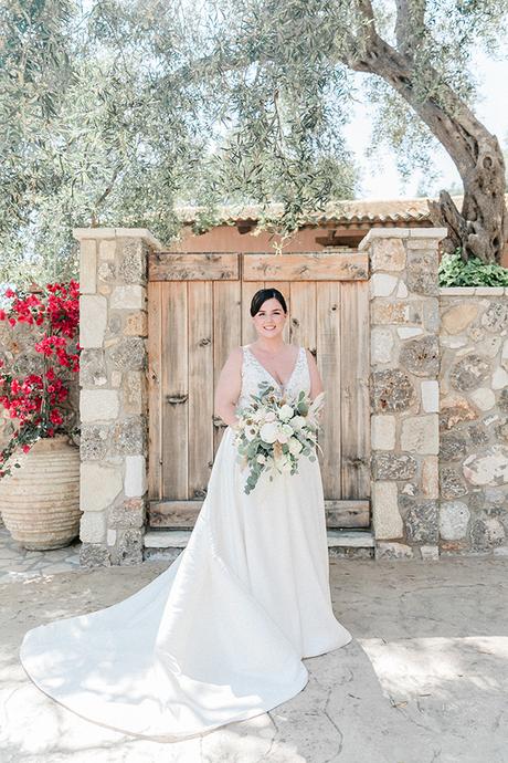 summer-destination-wedding-parga-white-flowers_04