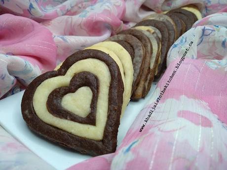 BISCUITS MARBRÉS EN FORME DE CŒUR / HEART-SHAPED MARBLED COOKIES / GALLETAS MARMOLADAS EN FORMA DE CORAZÓN / بسكويت رخامي على شكل قلب