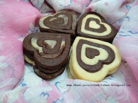 BISCUITS MARBRÉS EN FORME DE CŒUR / HEART-SHAPED MARBLED COOKIES / GALLETAS MARMOLADAS EN FORMA DE CORAZÓN / بسكويت رخامي على شكل قلب