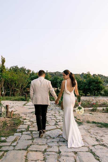 romantic-destination-summer-wedding-crete-white-florals_04