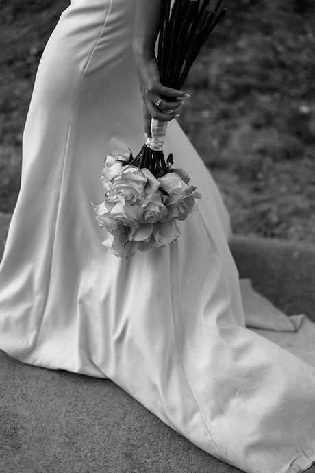 romantic-destination-summer-wedding-crete-white-florals_03